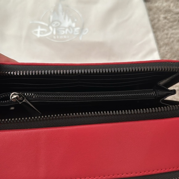 Structured mickey mouse purse from the Disney Store - NO STRAP - Picture 4 of 6